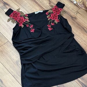 MISSLOOK Black Tank Top with Red Floral Appliqué